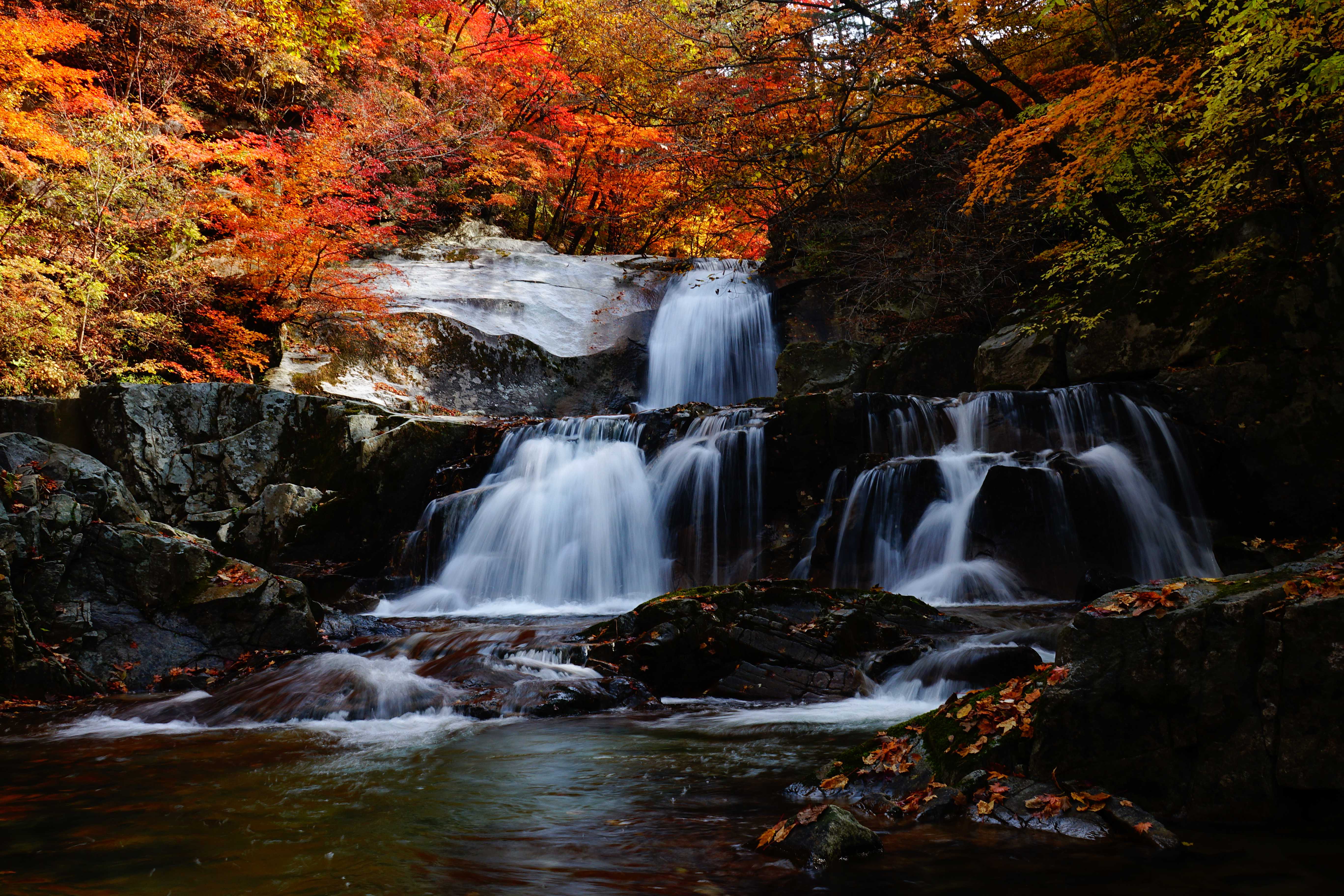 가을 폭포