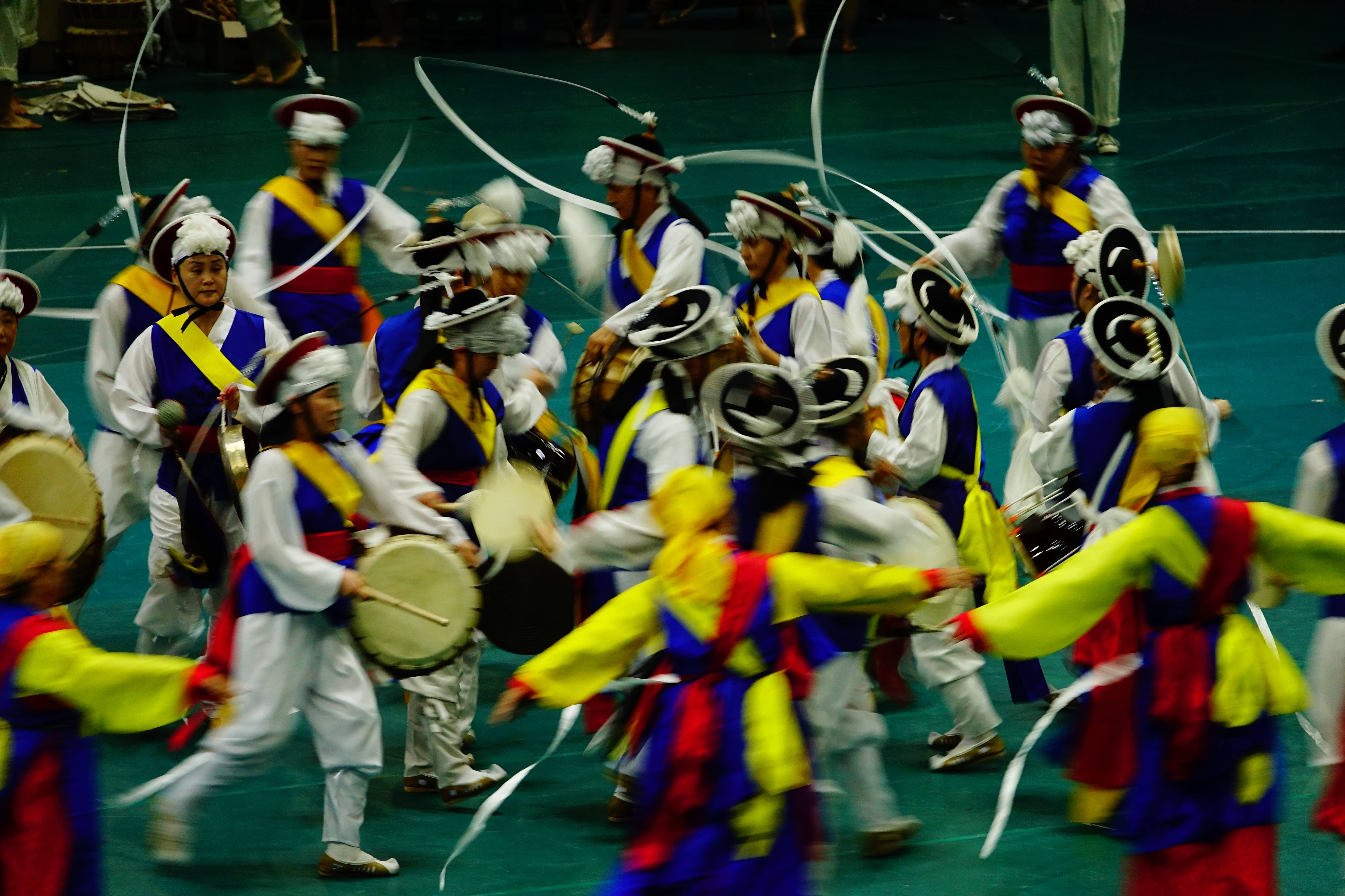 전통 무용의 역동성
